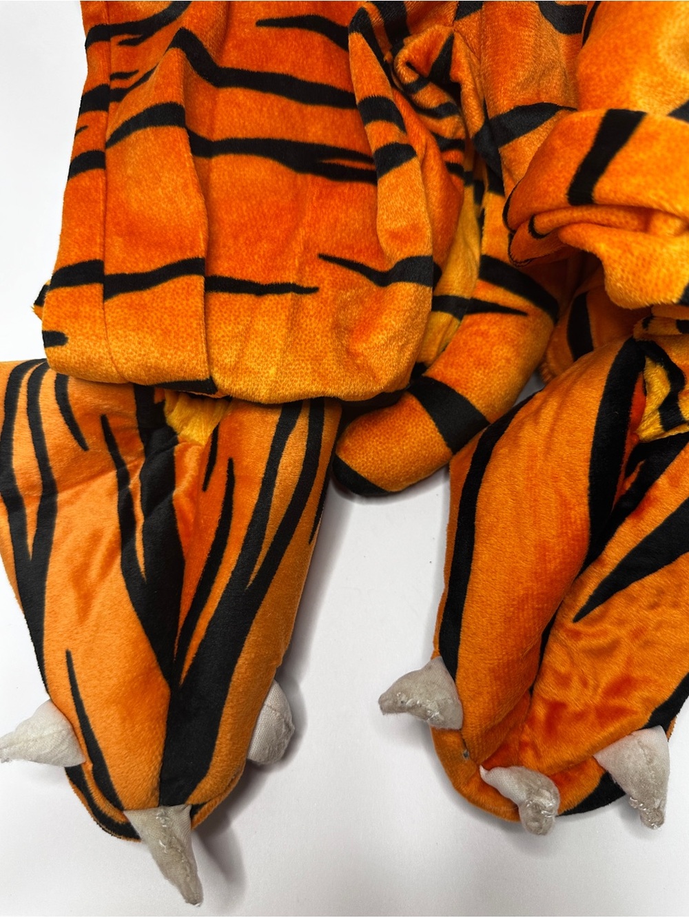 Spirit Halloween Toddler Tiger Costume Hooded Jumpsuit Size 2T - Picture 5 of 9